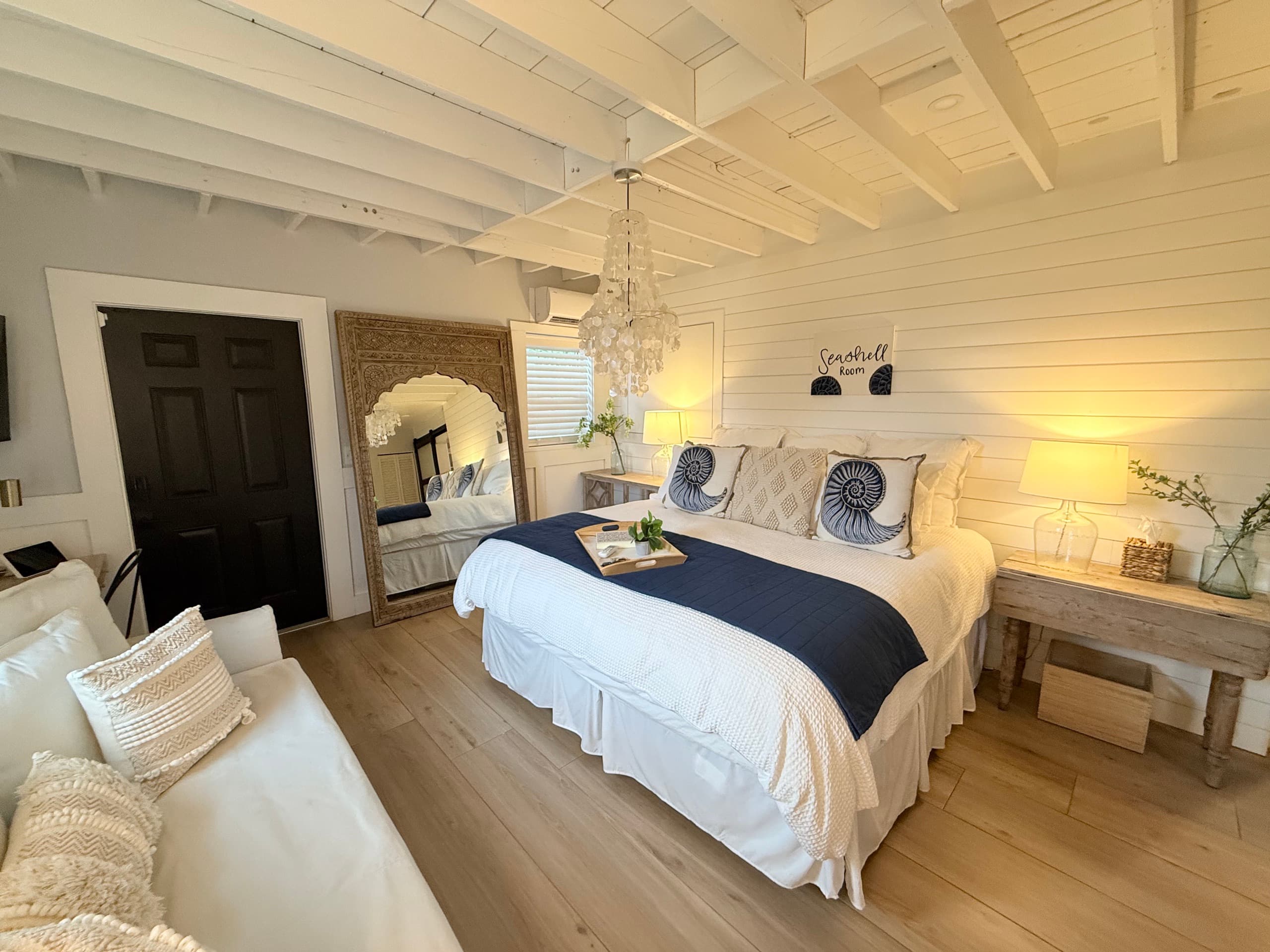 Seashell Room, a spacious king suite