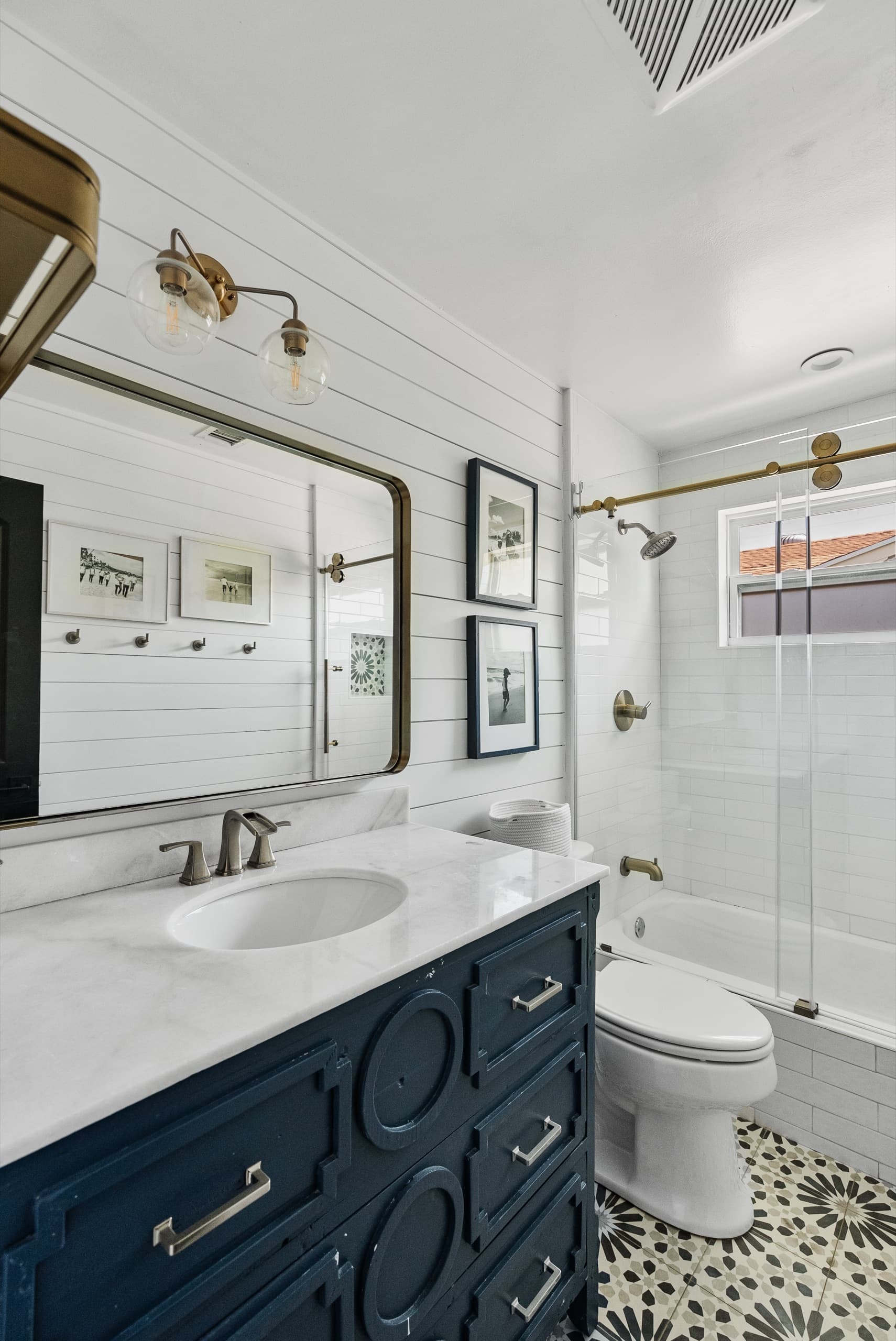 Modern guest bathroom with elegant finishes